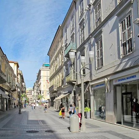 Locazione Turistica Glicine شقة *